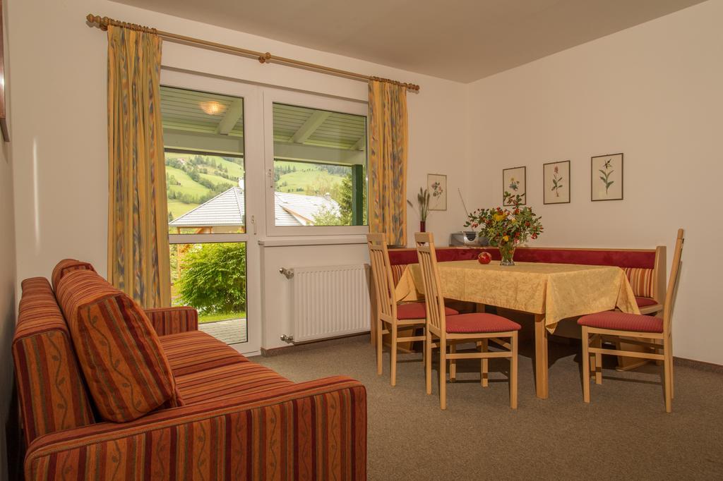 Ferienhaeuser Troester Bad Kleinkirchheim Habitación foto